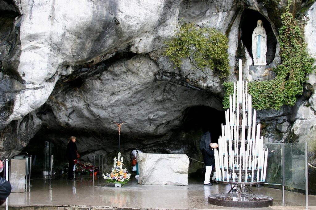 Accompanying Lourdes Pilgrimage in Prayer